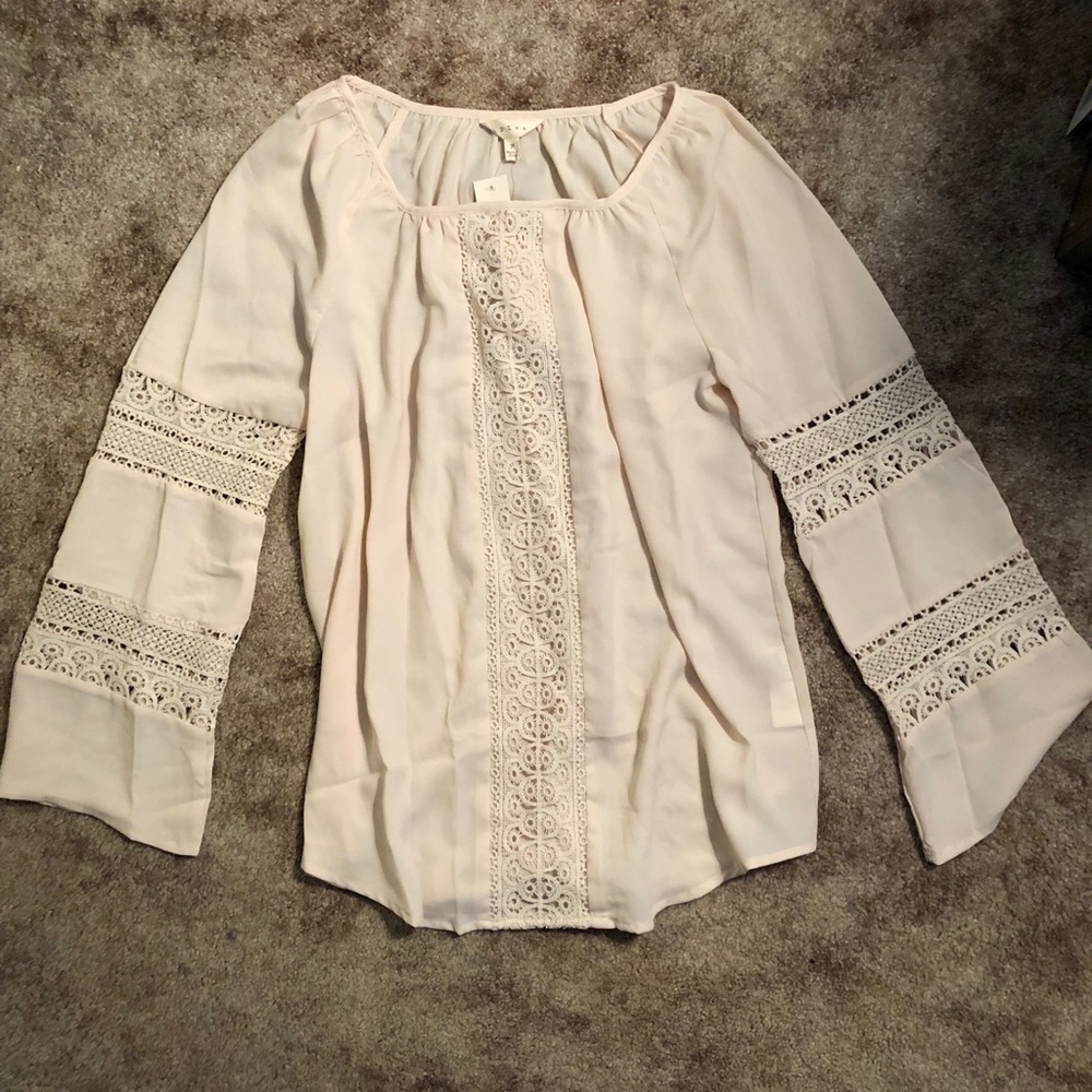Women’s flowy peasant top